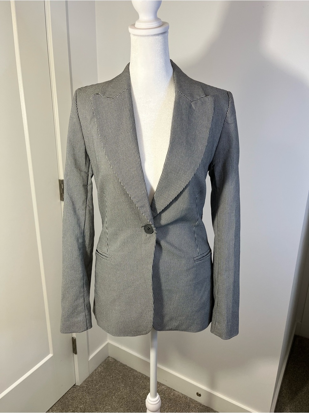 DYNAMITE Grey Patterned Women’s Blazer - FREE SHIPPING on Bundles $95+